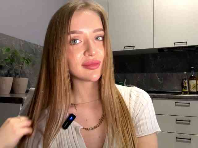 KarineRaethke webcam