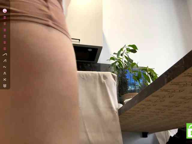 KarineRaethke Live Webcam on BongaCams