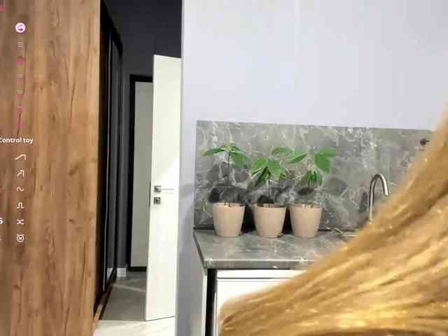 KarineRaethke webcam