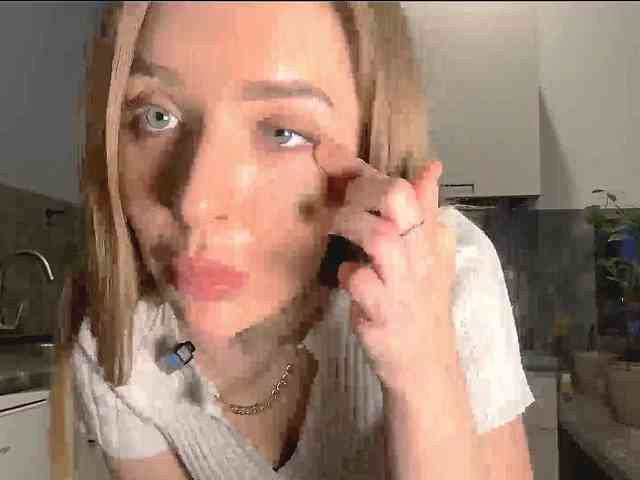 KarineRaethke webcam