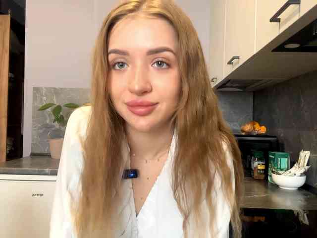 KarineRaethke webcam