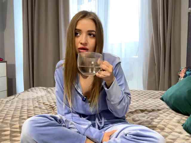 KarineRaethke webcam