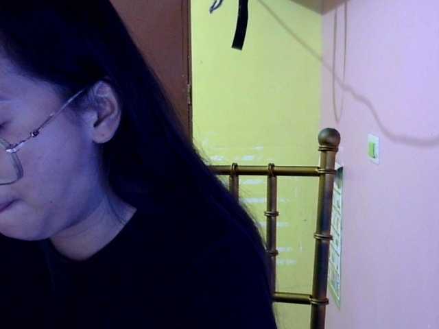 le modèle MystiqueMiss est en webcam porno dans un show sur le site bongacams, il possède les tags suivants: Asian,Brunette,Trimmed