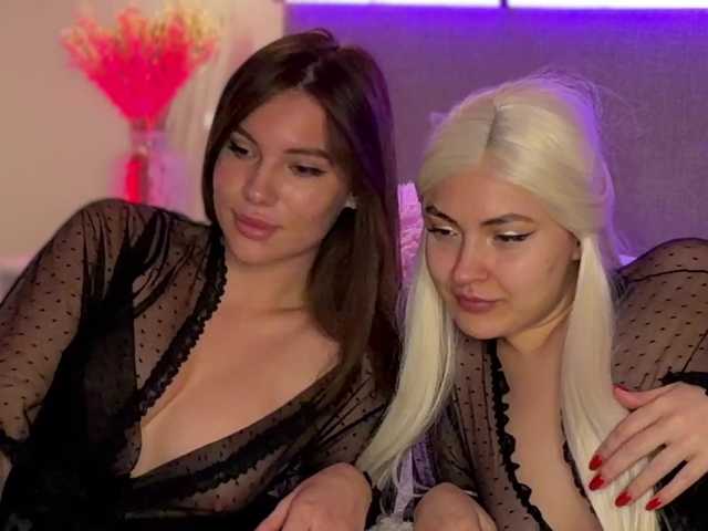 VelvetTwins webcam stream