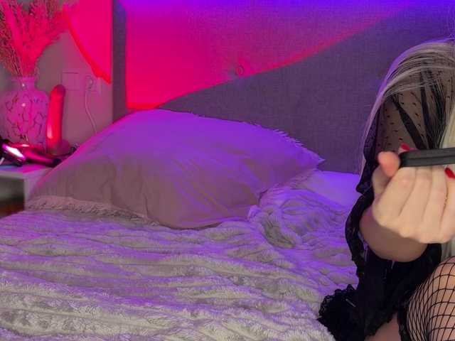 VelvetTwins's BongaCams show and profile