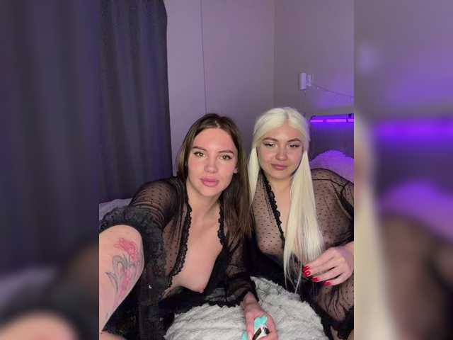 VelvetTwins's BongaCams show and profile