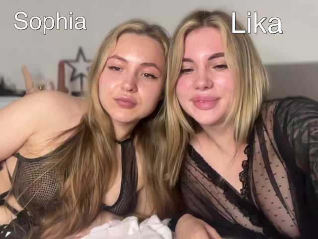 VelvetTwins live cam profile