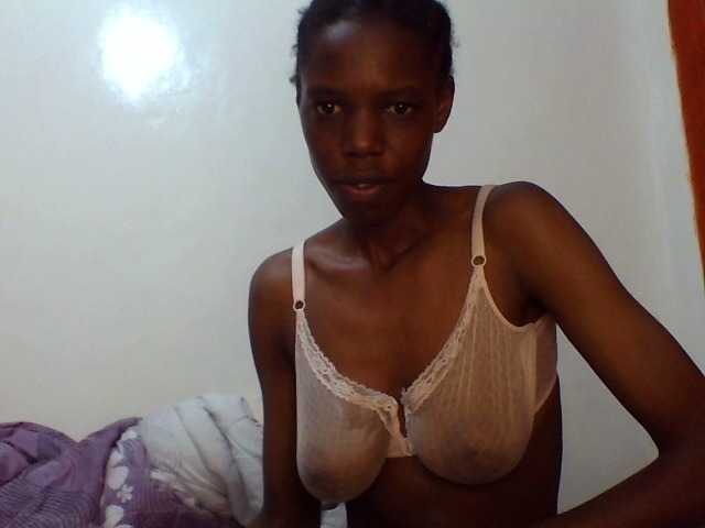 le modèle Sexxybellah6 est en webcam porno dans un show sur le site bongacams, il possède les tags suivants: Ebony,Brunette,Trimmed