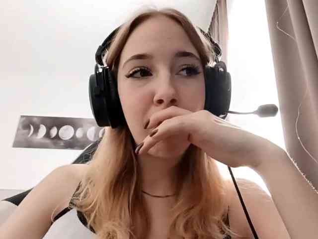 VioletteReeves webcam