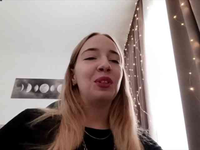 VioletteReeves webcam