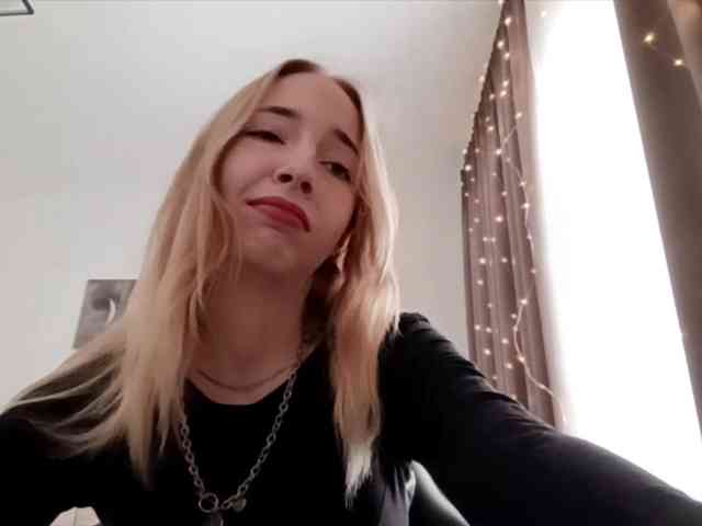 VioletteReeves webcam