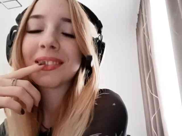 VioletteReeves webcam