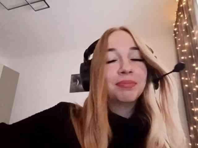 VioletteReeves webcam