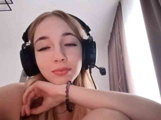 VioletteReeves webcam