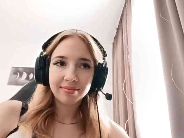 VioletteReeves webcam