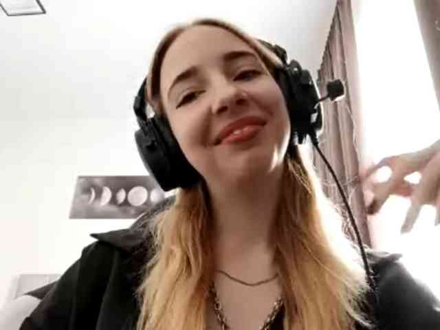 VioletteReeves webcam