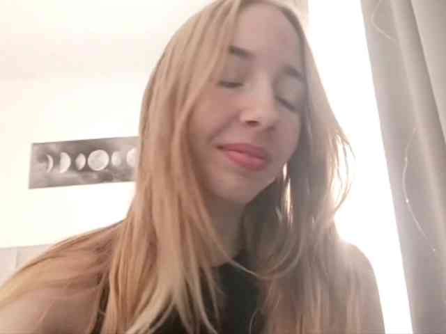 VioletteReeves webcam