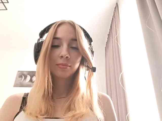VioletteReeves webcam