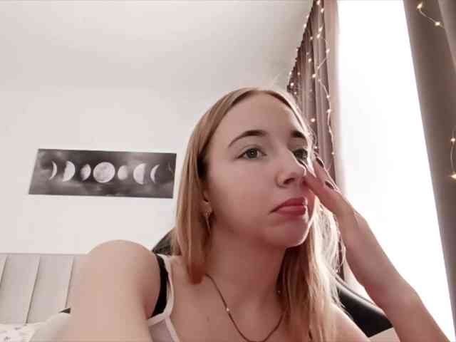 VioletteReeves webcam