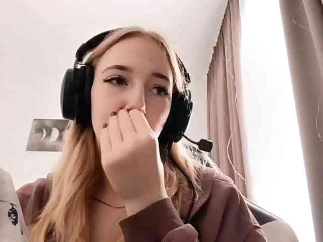 VioletteReeves webcam