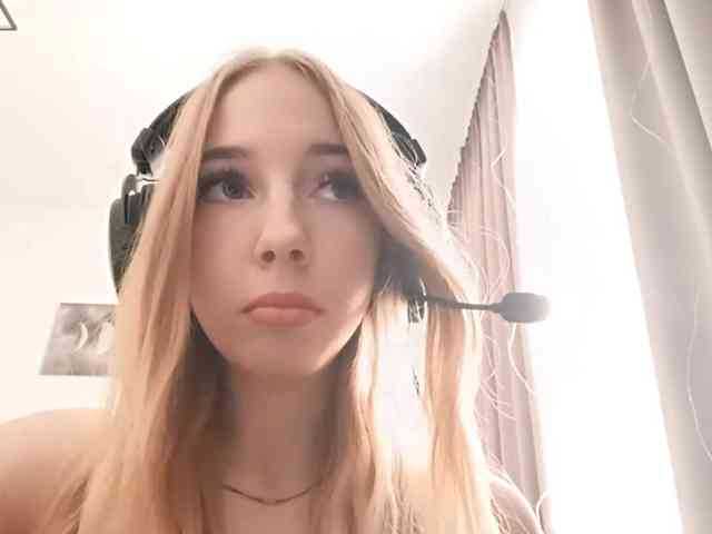 VioletteReeves webcam