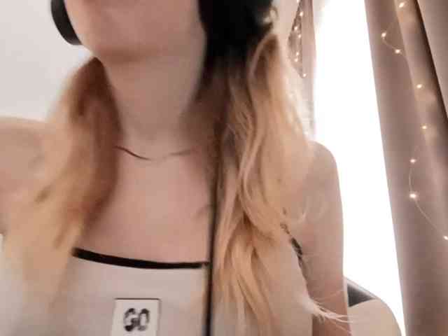 VioletteReeves webcam