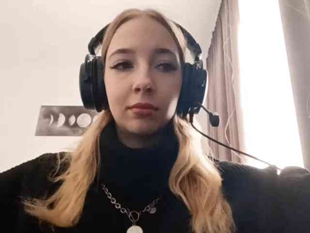 VioletteReeves webcam