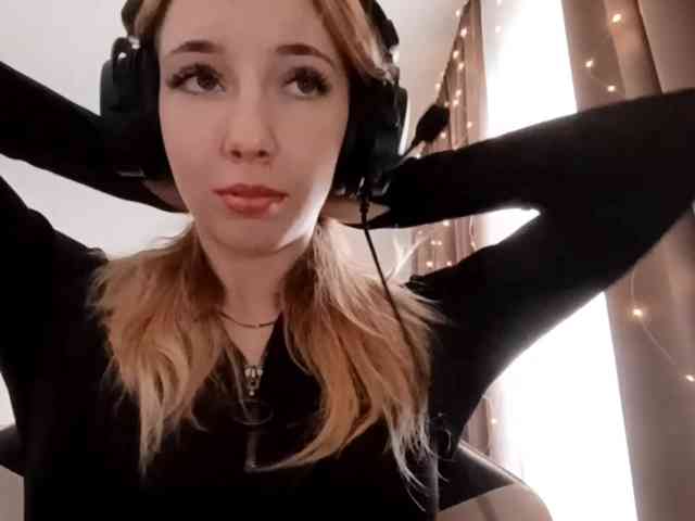 VioletteReeves webcam