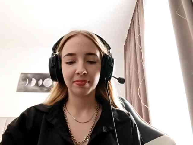 VioletteReeves webcam