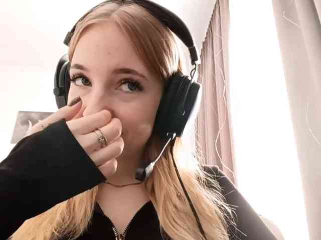 VioletteReeves webcam