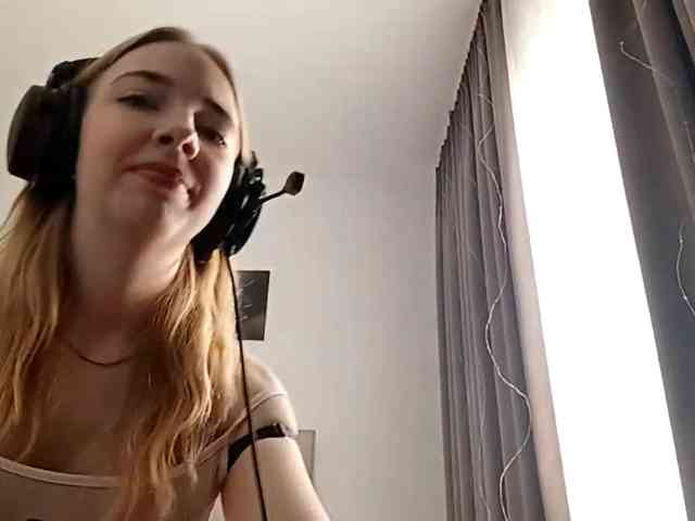 VioletteReeves webcam