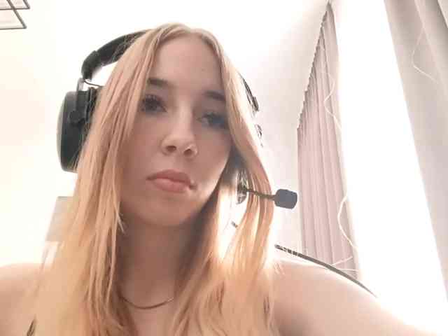 VioletteReeves webcam