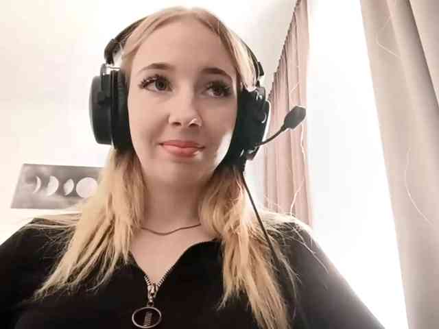 VioletteReeves webcam