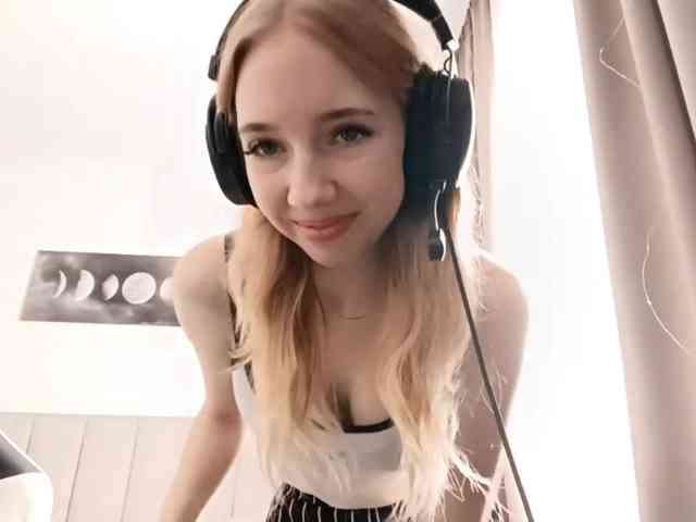 VioletteReeves webcam