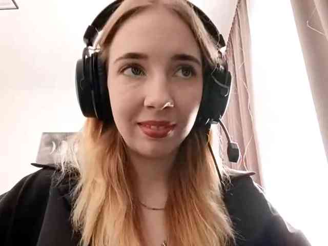 VioletteReeves webcam