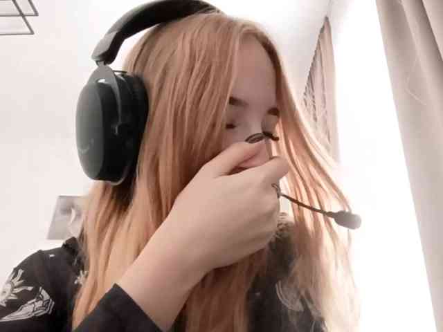 VioletteReeves webcam