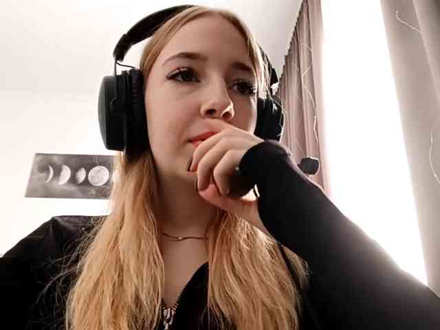 VioletteReeves webcam