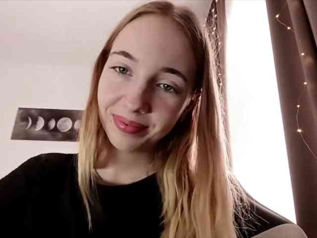 VioletteReeves webcam