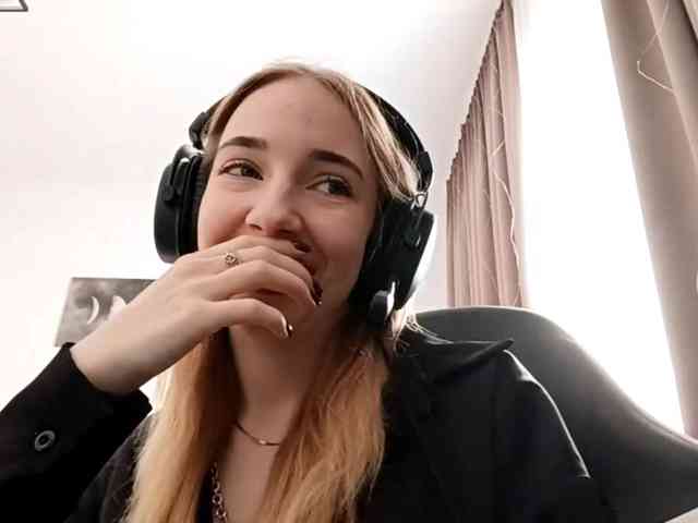 VioletteReeves Live Webcam on BongaCams