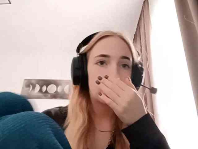 VioletteReeves webcam