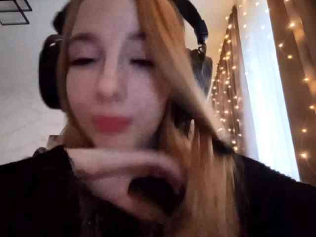 VioletteReeves webcam