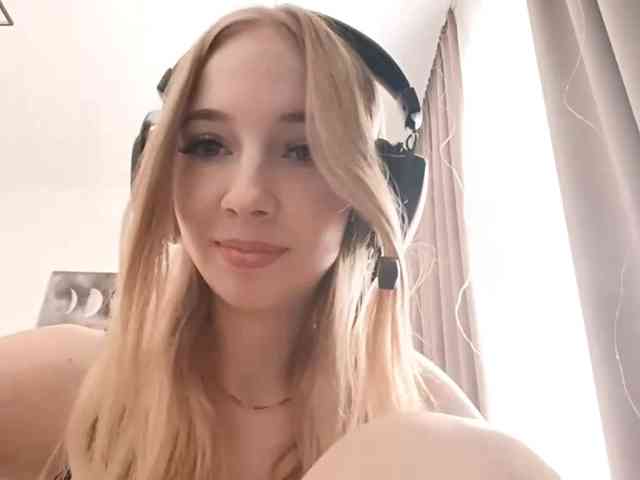 VioletteReeves webcam