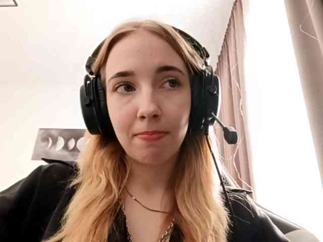 VioletteReeves Live Webcam on BongaCams