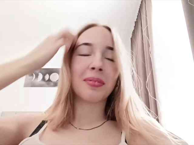 VioletteReeves webcam