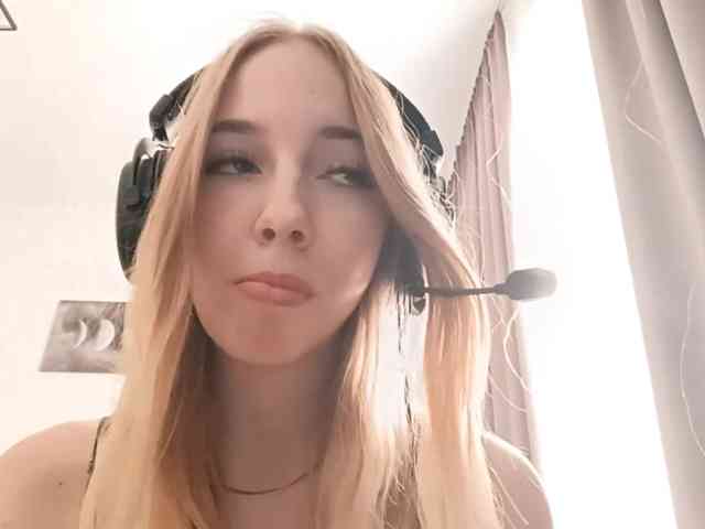 VioletteReeves webcam