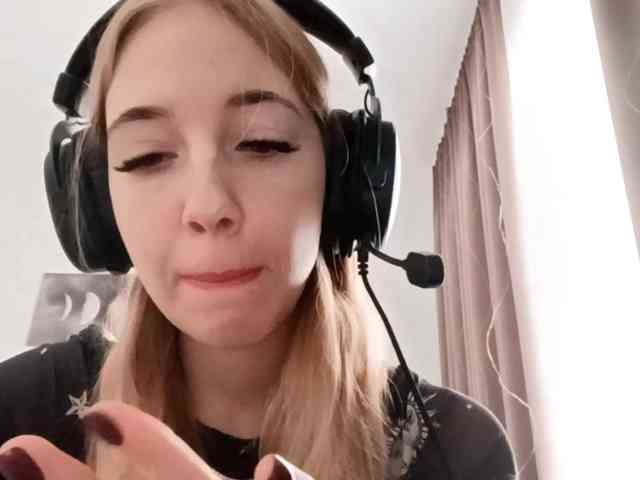 VioletteReeves webcam