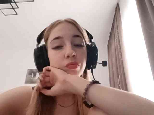 VioletteReeves webcam