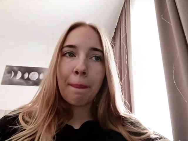 VioletteReeves webcam