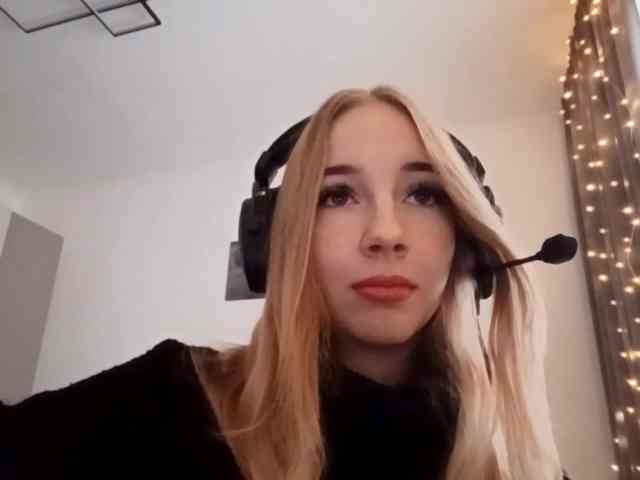 VioletteReeves webcam