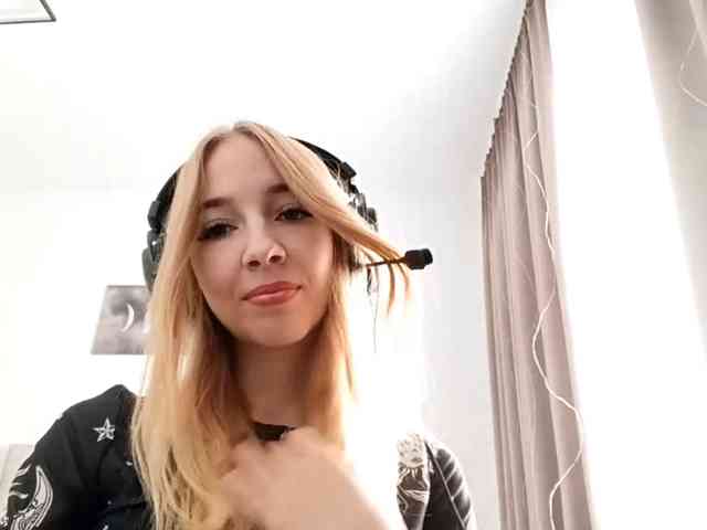 VioletteReeves webcam